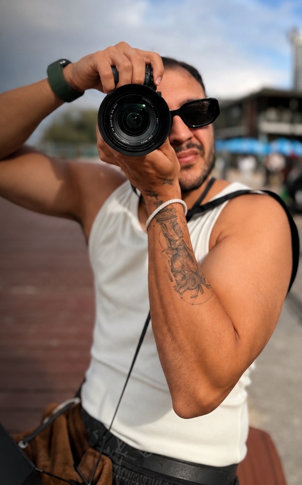 Álvaro con su cámara, fotografía original proporcionada