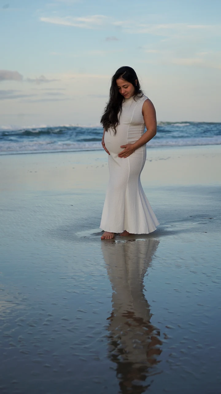 Coastal maternity portrait, Gold Coast, photograph 2