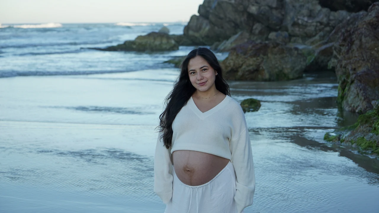 Coastal maternity portrait, Gold Coast, photograph 5