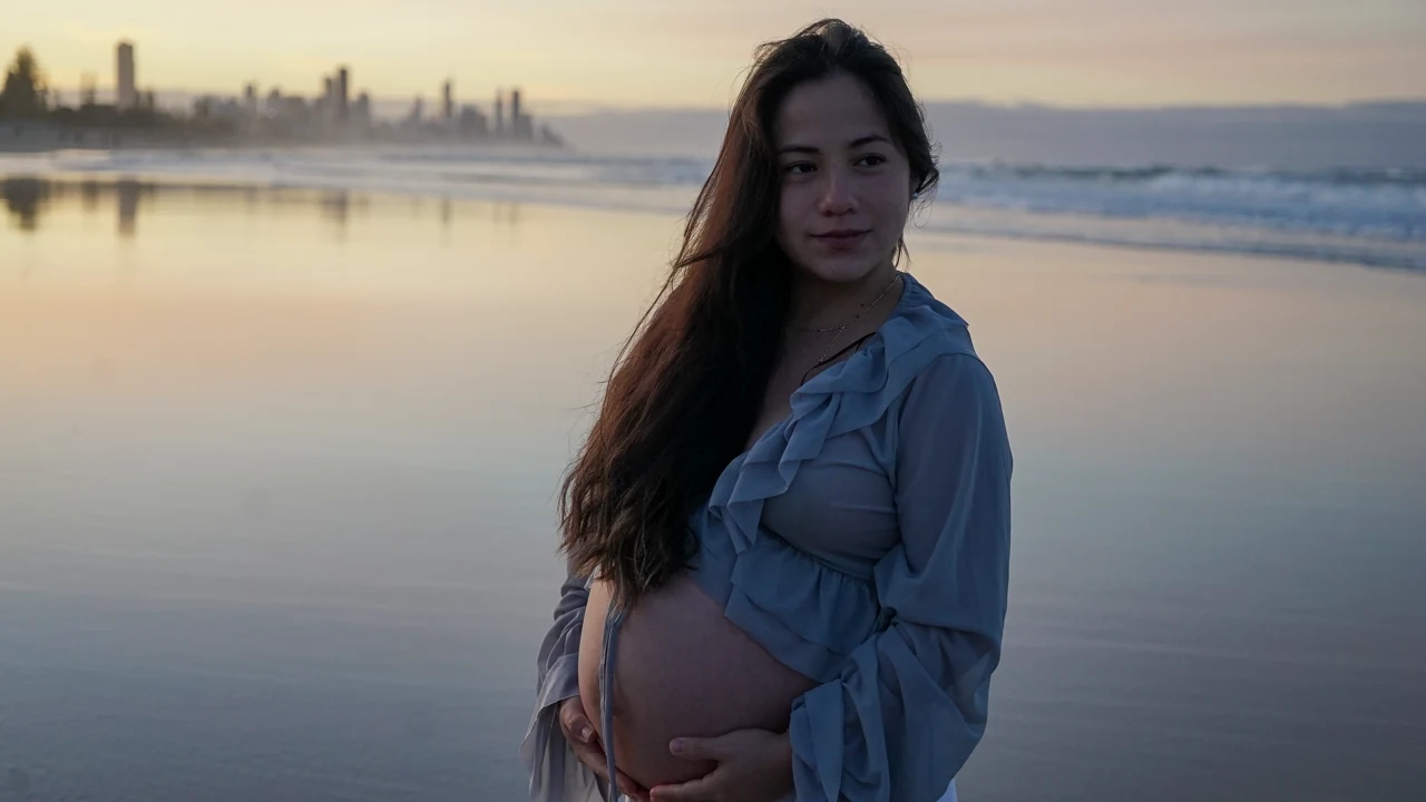 Coastal maternity portrait, Gold Coast, photograph 6