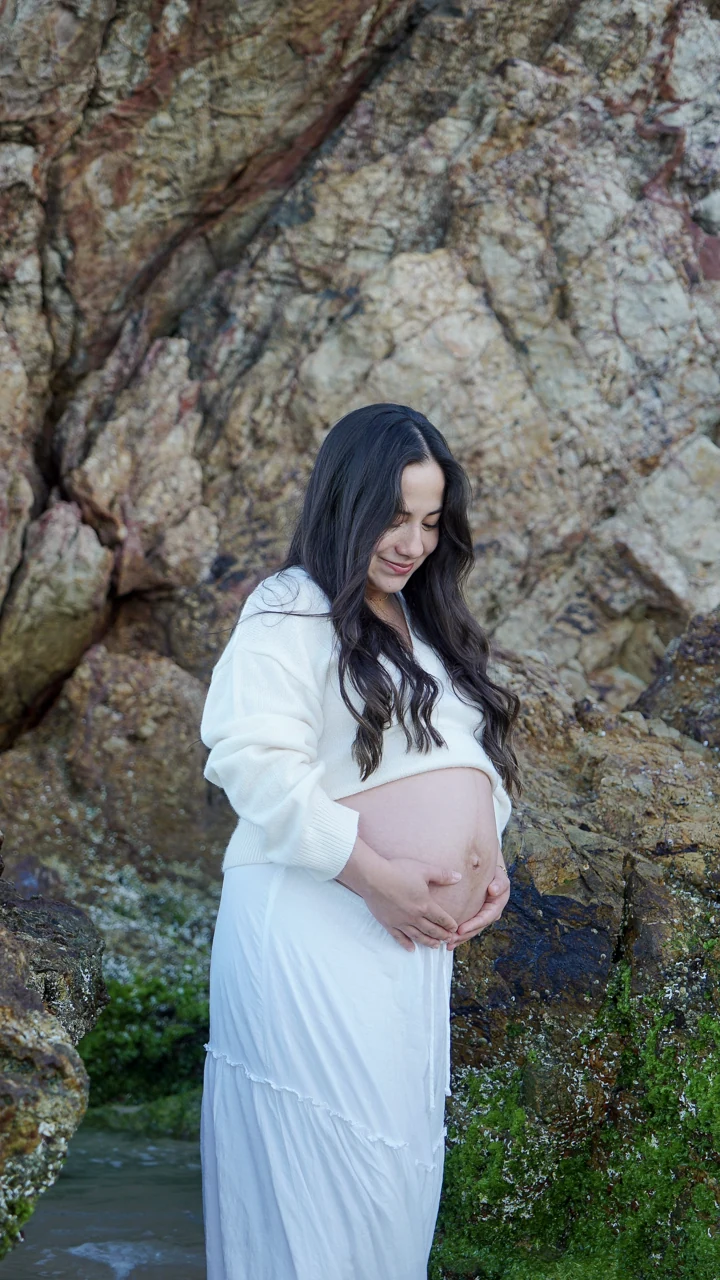 Coastal maternity portrait, Gold Coast, photograph 7