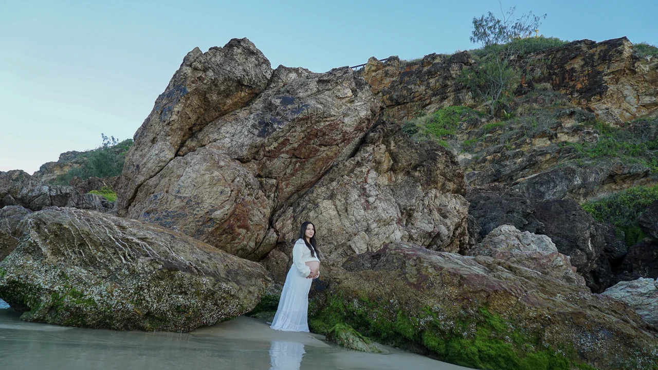 Coastal maternity portrait, Gold Coast, photograph 10