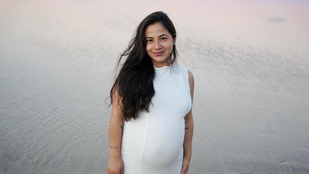 Coastal maternity portrait, Gold Coast, photograph 11