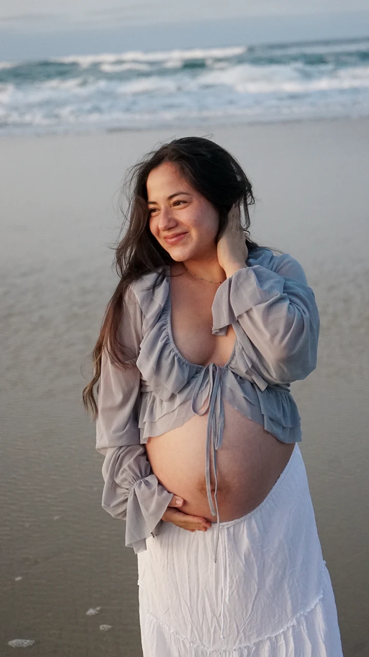 Coastal maternity portrait, Gold Coast, photograph 15