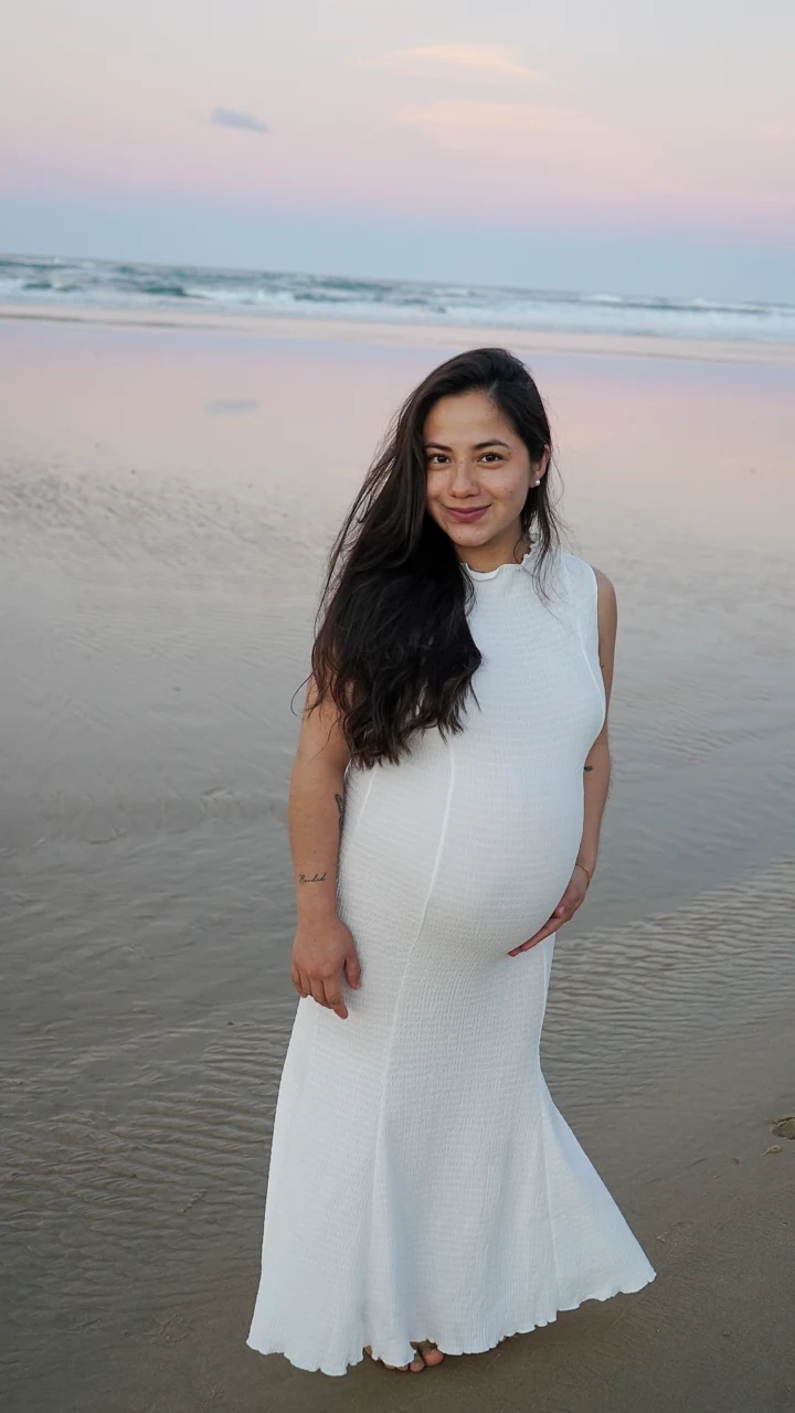 Coastal maternity portrait, Gold Coast, photograph 16